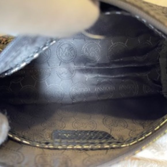 MICHAEL KORS NWOT SILVER METALLIC CLUTCH - Picture 7 of 9